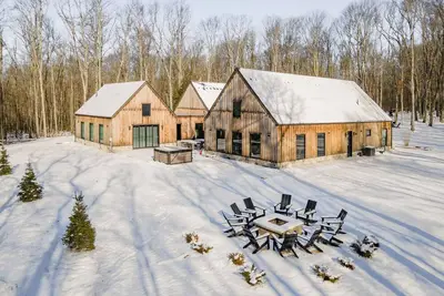 Image de New! Modern Lake Area Home w/ Hot Tub!