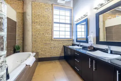 Image de 2-bedroom apartment in quaint Saskatoon with Ac and complimentary gym membership