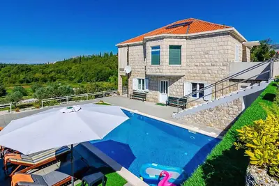 Image de Charmant appartement à Cilipi avec piscine privée, pouvant être utilisée à.