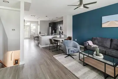 Image de Landing | Stunning 2bd, Pool, Gym