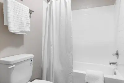 Image de Landing | Incredible 2bd, Pool, Gym