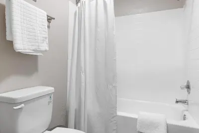 Image de Landing | Modern 2bd, Clubhouse, Pool