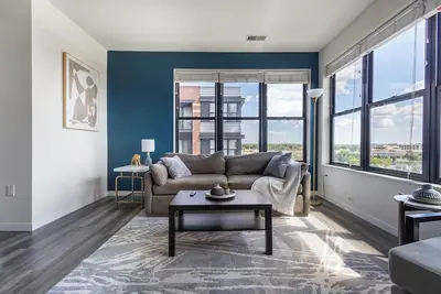 Image de Landing | Chic 2bd, Clubhouse, Courtyard