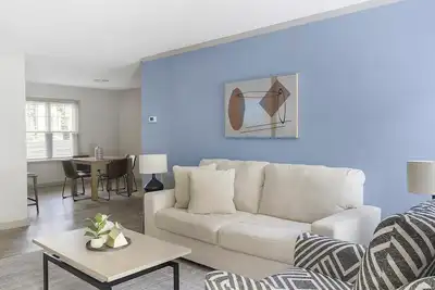 Image de Landing | Beautiful 2bd, Tennis Court, Pool