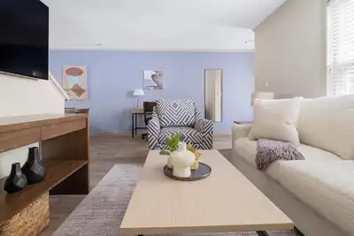 Image de Landing | Modern 2bd, Tennis Court, Gym