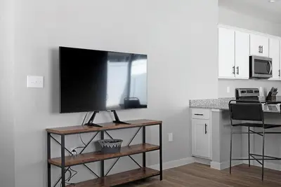 Image de Landing | Spectacular 2bd, Pool, Gym