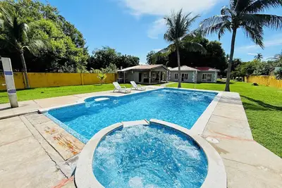 Image de Beachfront House in El Tamarindo