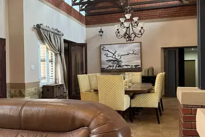 Image de Entertainer’s Dream Home — 4 Bedrooms, Pool & Relaxing Outdoor Area