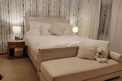 Image de Lovely 2-bedroom plus den 3 story townhome. Prime location in Dillon. 2 Hot tubs