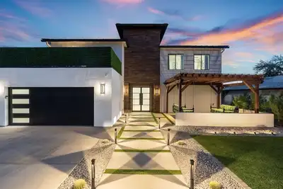 Image de Modern Arcadia Family Luxury Compound Htd Pool & Spa, Outdoor Kitchen & Fire Pit