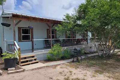 Image de Semi secluded cabin on 2 acres with ample wildlife near lake Corpus Christi.