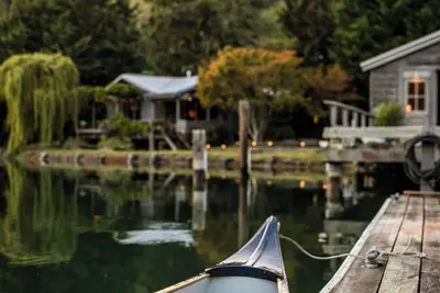 Image de Enchanting waterfront retreat on Bainbridge Island