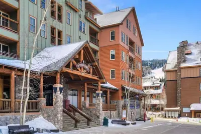 Image de Walk to Lifts | Cozy 1br Condo w/ Fireplace + Pool