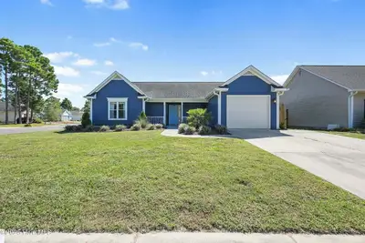 Image de Ocean Tides - Gorgeous 3-bedroom house 8 minutes to Carolina Beach Boardwalk!