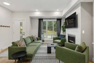 Image de Chalet Grande Ourse | Slope-Side | Private Hot Tub