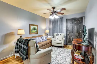 Image de Near Universities: Family Condo in McRae!