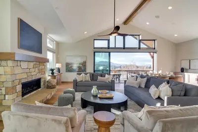 Image de 5 Mi to Winter Park Resort! Luxe Home w/ Hot Tub