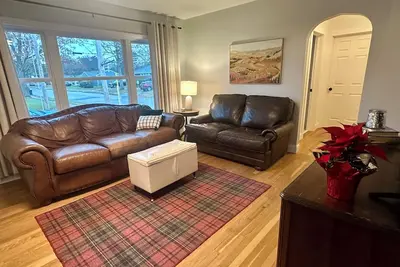 Image de Pet Friendly Home With Fenced in Yard and Garage