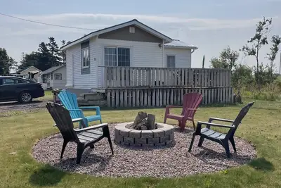 Image de Waterfront Getaway with Rv Bunkie & Fire Pit
