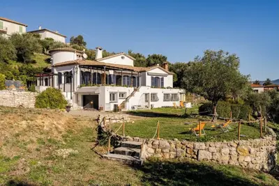 Image de Villa de 4 chambres avec vue sur la Côte d'Azur