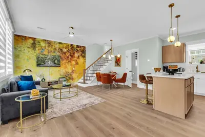 Image de [Top Pick] Kenneth Manor: Guest House