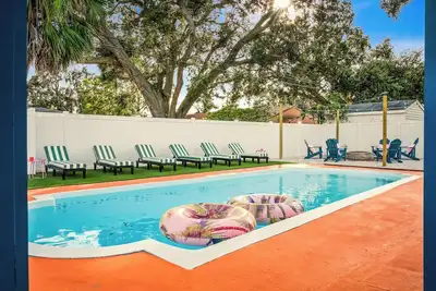 Image de Largo's Vacation Oasis - Heated Pool, Mini Golf & Games! Minutes to Beaches