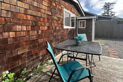 Image de Harbor View Cottage + Studio - Gold Beach, Oregon