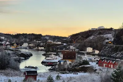Image de Superbe appartement à Finnås avec vue sur la mer.