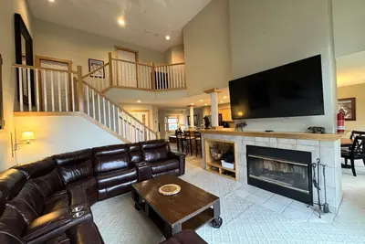 Image de Greenspring towhhome- Free shuttle and clubhouse