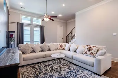 Image de Heights area * Near downtown * Free Parking
