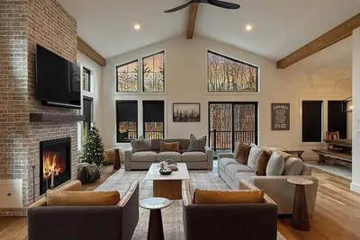 Image de The Timberline | Mountain Luxury + Hot Tub