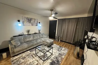 Image de Bright 3br Home • Prime Location by Grosse Pointe & Downtown Detroit