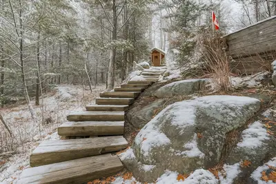 Image de Hemlock Resort: Game Room, Hot Tub, Canoe, Firepit