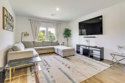 Image de 6 Mi to McKinney Falls: Spacious Home w/ Game Room