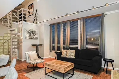 Image de Spacious Midtown 2-Story Loft Condo • Midtown