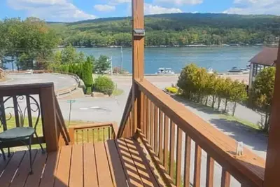 Image de Awesome Water Lake View with Comfy 2-bedroom condo in Deep Creek, self check in