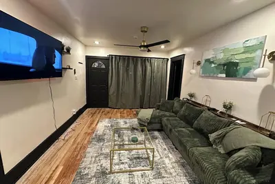 Charming 3br Retreat • Steps from Grosse Pointe, Close to Downtown