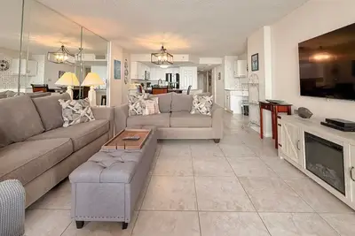 Image de Beach Colony • Updated Oceanfront 2br/2ba w/ Balcony, Pools, Lazy River, Fireplace & More