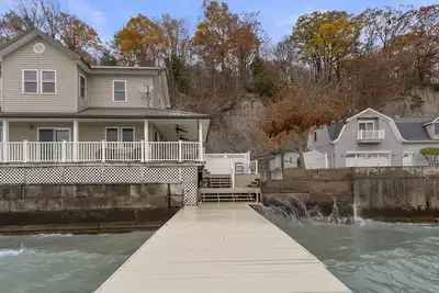 Image de Cayuga Lake | Dock | Sleeps 10 | Near Wineries