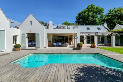 Image de Constantia 5br - Garden, Pool & Playground