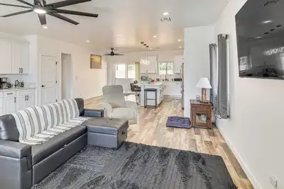 Image de 1 Block to Boat Launch! Bullhead City Getaway