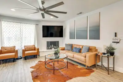 Image de 4 Mi to Dtwn Oceanside & Beach: Home w/ Yard!