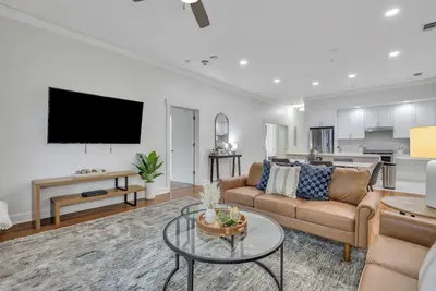 Image de Modern 2bdr Ada in Walkable Historic District | The Juliette #102 by AvantStay