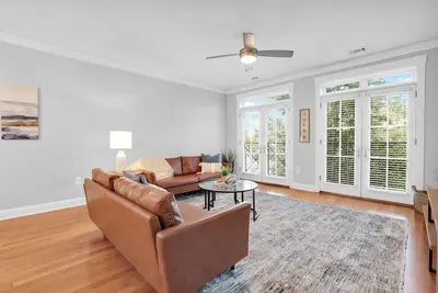 Image de Historic District Charming 2bdr w/ French Doors | The Juliette #202 by AvantStay