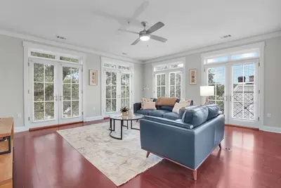 Image de Walkable Historic District | 3bdr Group Getaway | The Juliette #205 by AvantStay