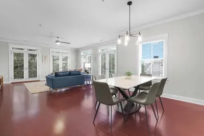 Image de Walkable Historic District | 3bdr Group Getaway | The Juliette #205 by AvantStay