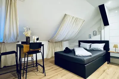 Image de Bright Room in Shared Apartment, for 2 Guests
