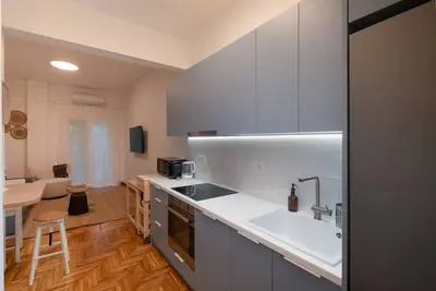 Image de 2br Gem Apt | Near Kalimarmaro & Metro | Pagkrati