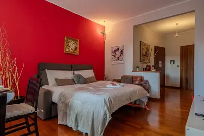 Image de GuestHost - Between Lambrate and Città Studi, Pop Art is a modern and unique two-room apartment, renovated and stylishly furnished for your stay in Milan. Bright and spacious, it features a beautiful kitchen, a double bedroom, a living room with books,