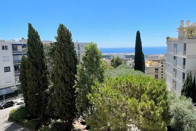 Image de New Listing Pool Terrace Flat 5min to Beach, 5min to Tram, 20min to Airport. A/C